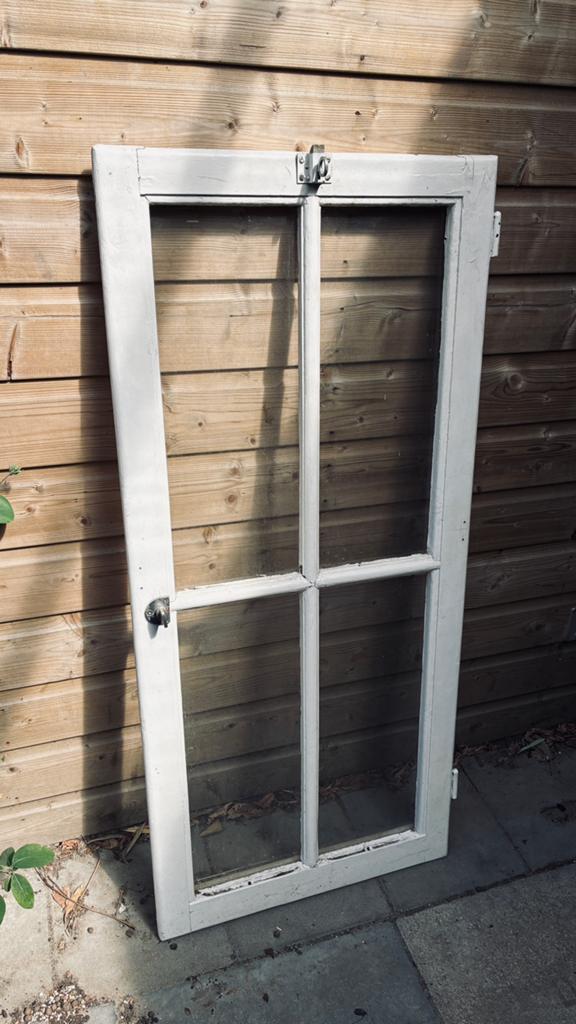 Gratis - old window, Doe-het-zelf en Verbouw, Kozijnen en Schuifpuien, Ophalen, Gebruikt, Hout, Raamkozijn