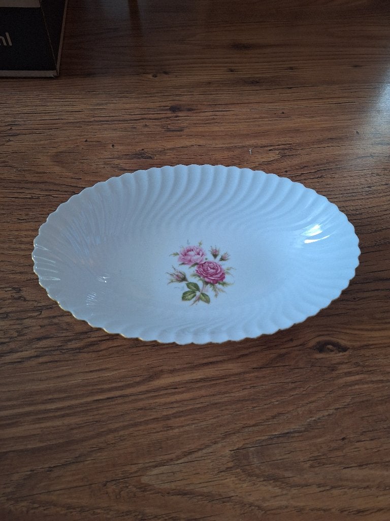 Vintage servies met rozenmotief - Niet helemaal compleet, Ophalen, Gebruikt, Overige merken, Vintage