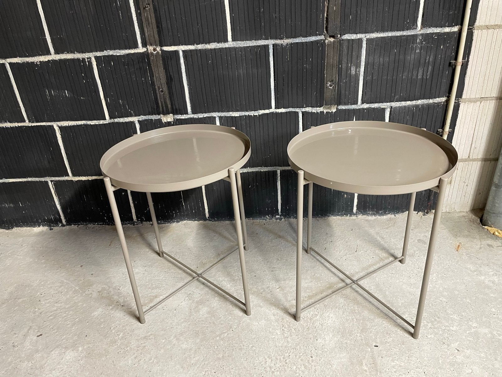 GLADOM bijzettafel IKEA, donkergrijs/beige, nog heel mooi, Minder dan 55 cm, Metaal of Aluminium, Rond, Zo goed als nieuw