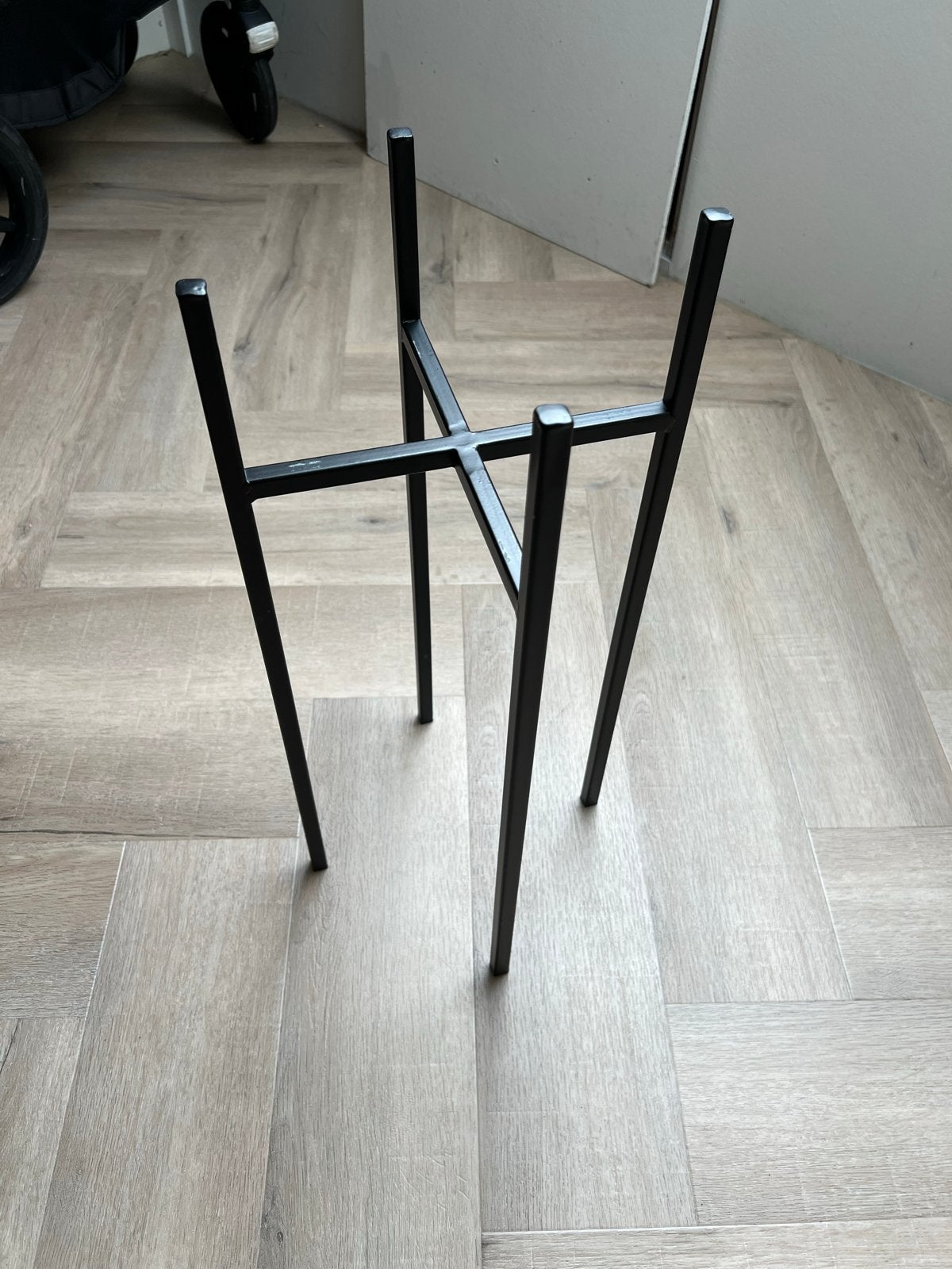 Zwarte plantenstandaard voor potten (min. 25 cm), Ophalen of Verzenden, Gebruikt, Zwart, Metaal