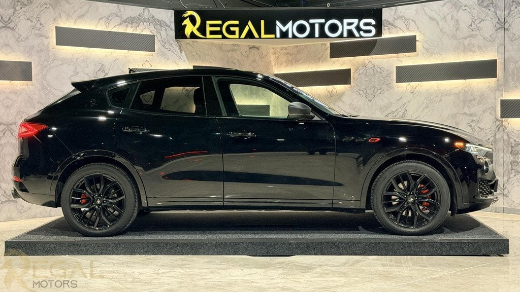 Maserati Levante 3.0 V6 AWD GranLusso | Schuifdak | Capristo, Auto's, Maserati, Gebruikt, Euro 6, 138 €/maand, 2084 kg