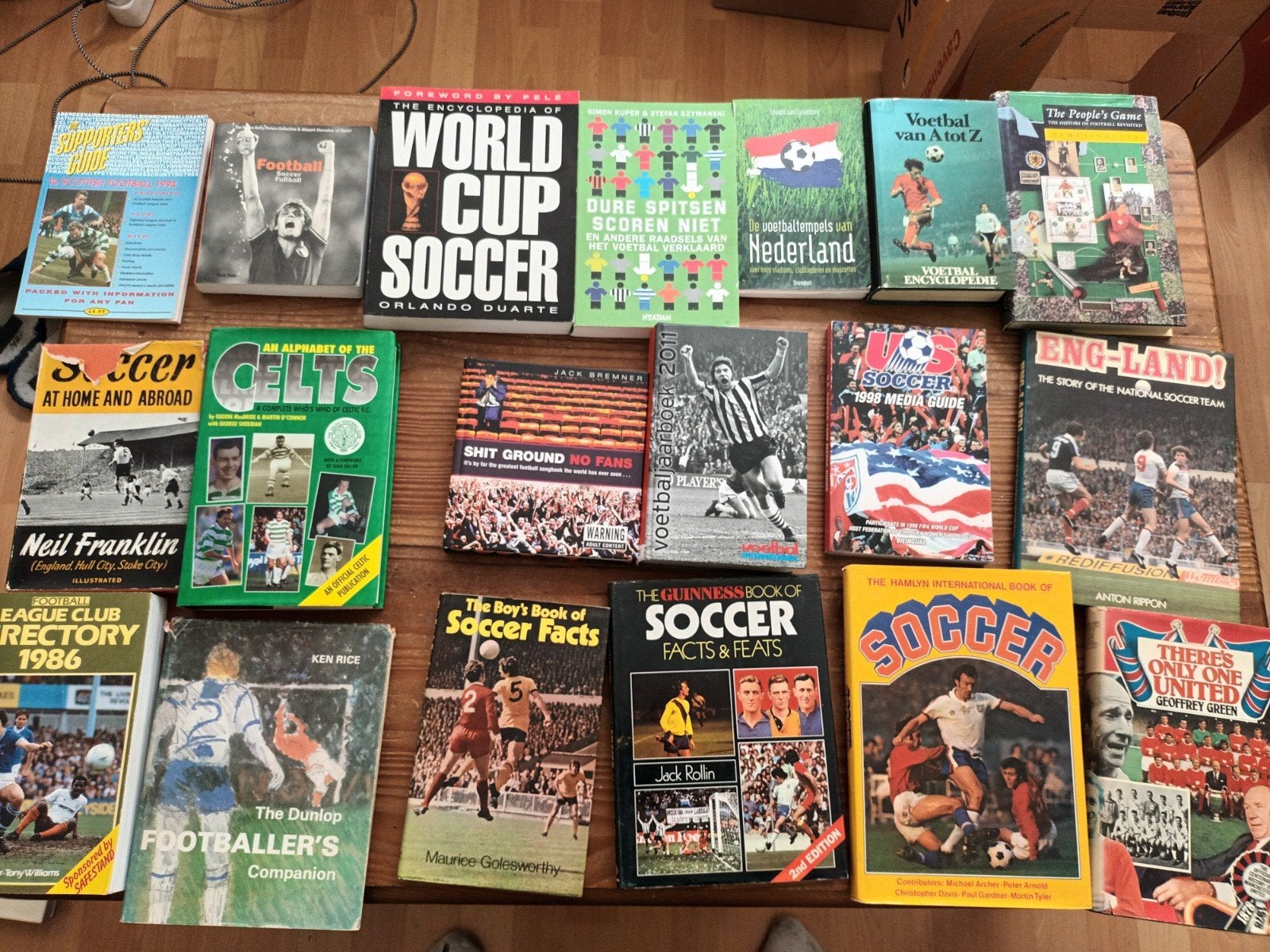 paryij Voetbalboeken en -tijdschriften collectie, Ophalen of Verzenden