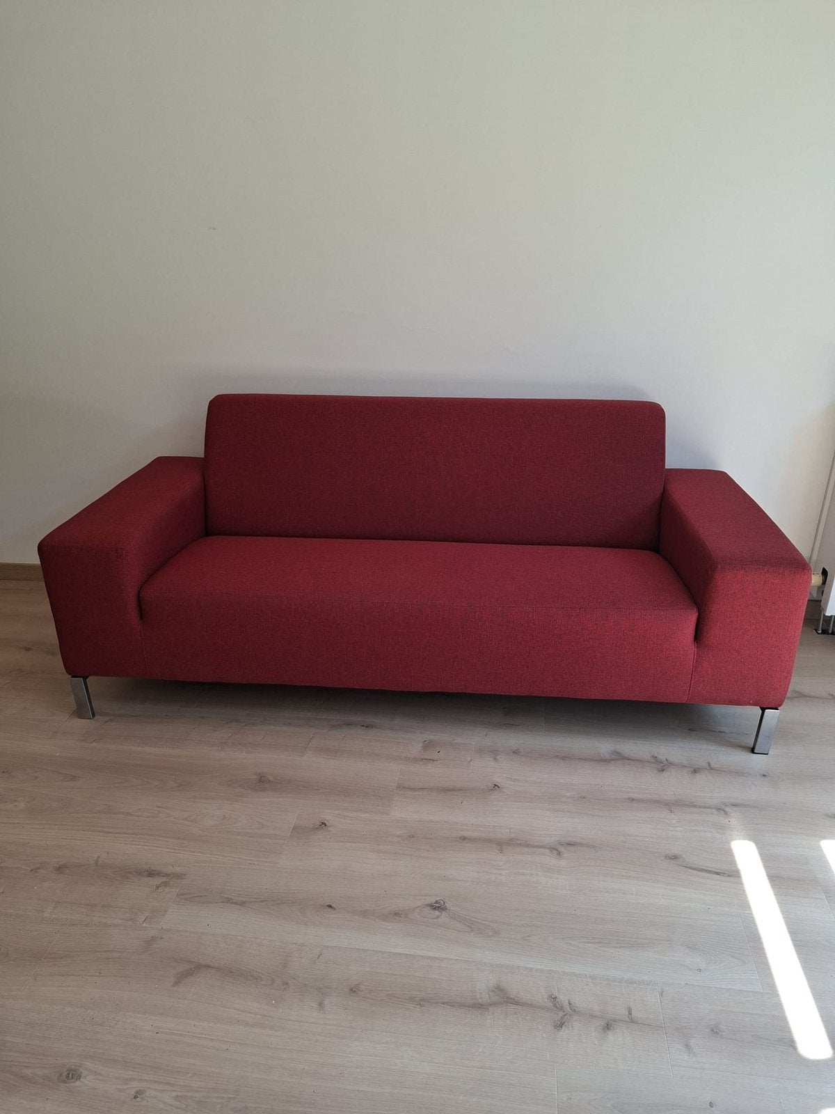 Gelderland 6511 rode bank met metalen poten, Ophalen, Design, 150 tot 200 cm, Driepersoons