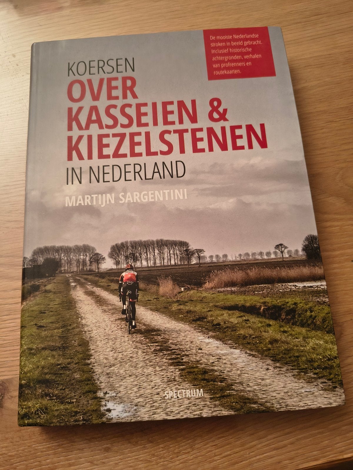 Koersen over kasseien & kiezelstenen in Nederland, Ophalen of Verzenden, Zo goed als nieuw, Martijn Sargentini