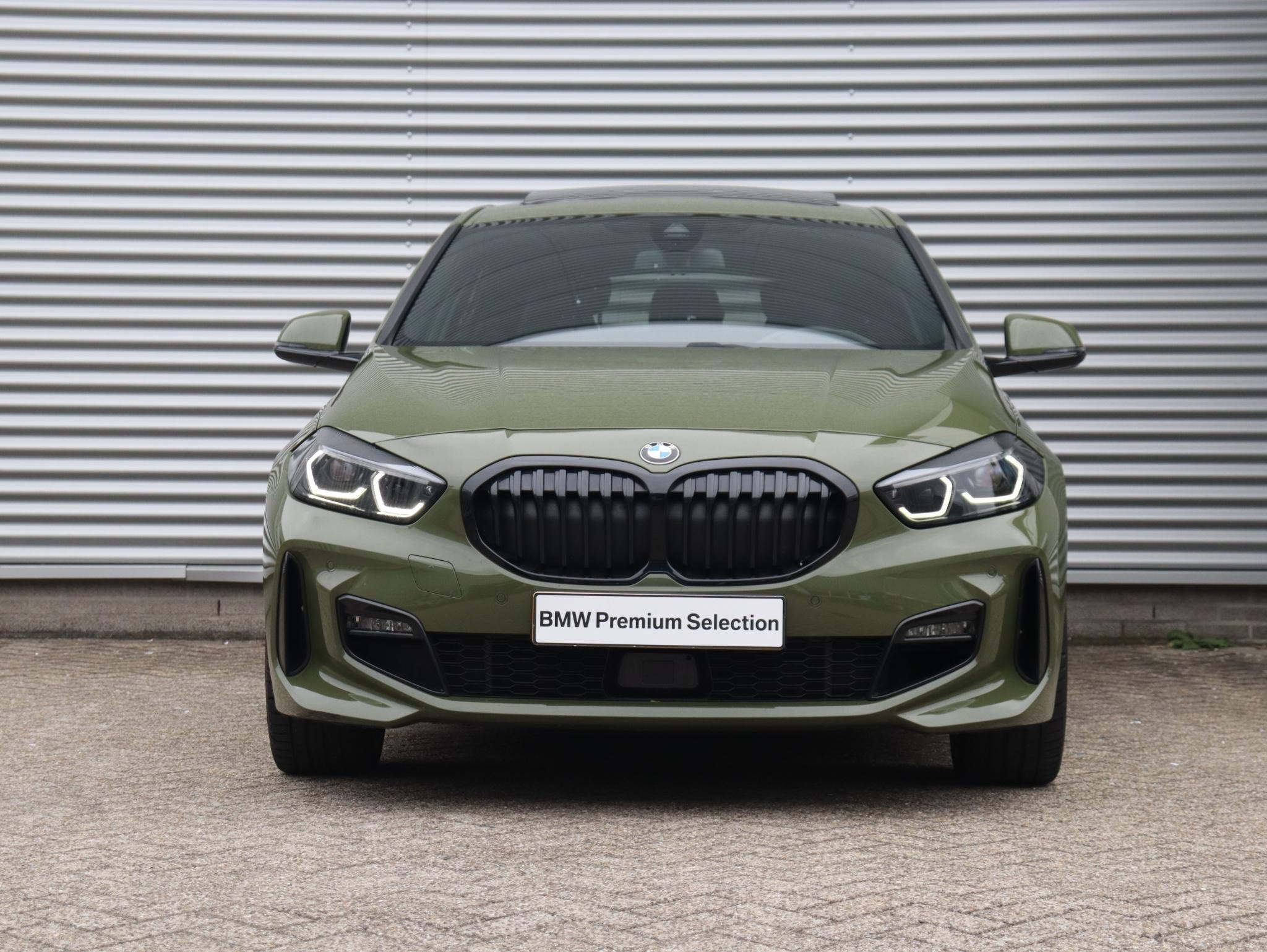 BMW 1-serie 5-deurs 120i | M Sportpakket Pro | Panodak | Ind, Auto's, BMW, 1998 cc, 730 kg, Gebruikt, 4 cilinders