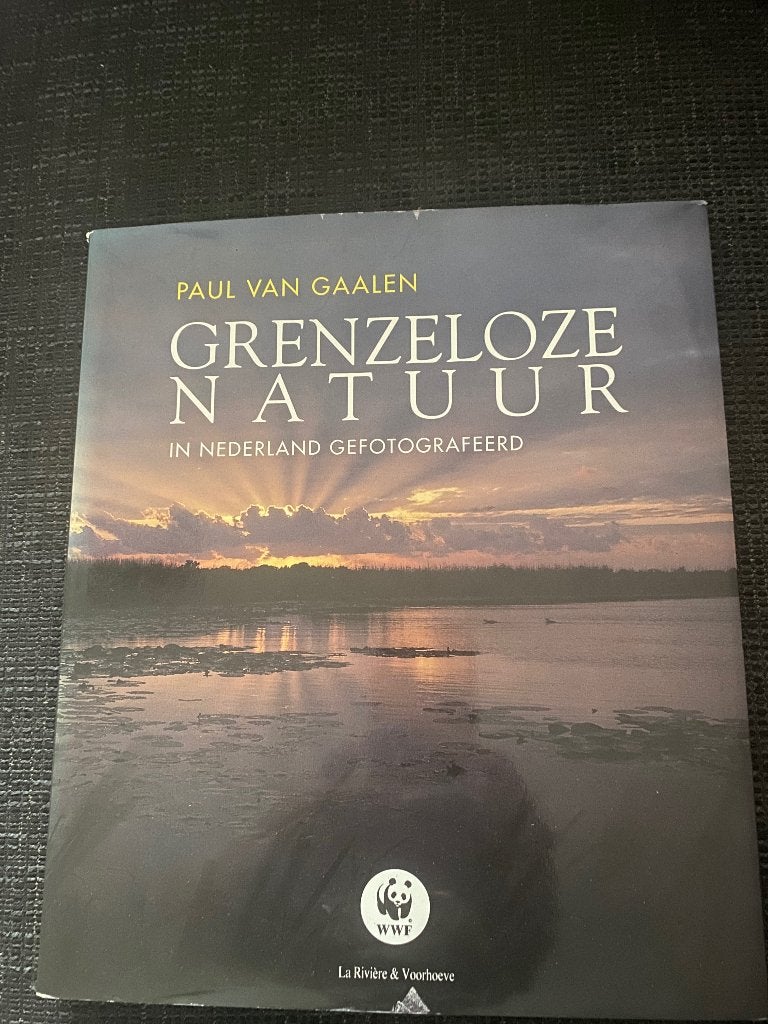 Boek grenzeloze natuur in ned gefotografeerd, Boeken, Ophalen of Verzenden, Zo goed als nieuw, Overige onderwerpen