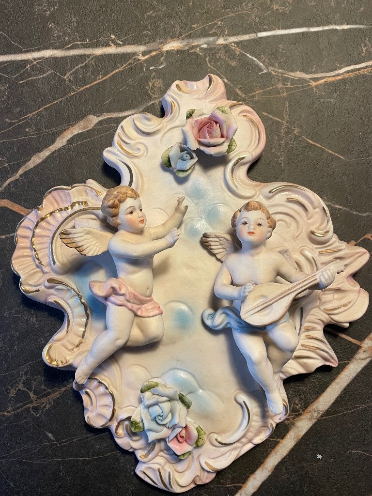 3 Klassiek biscuit porselein wandhangers, Ophalen