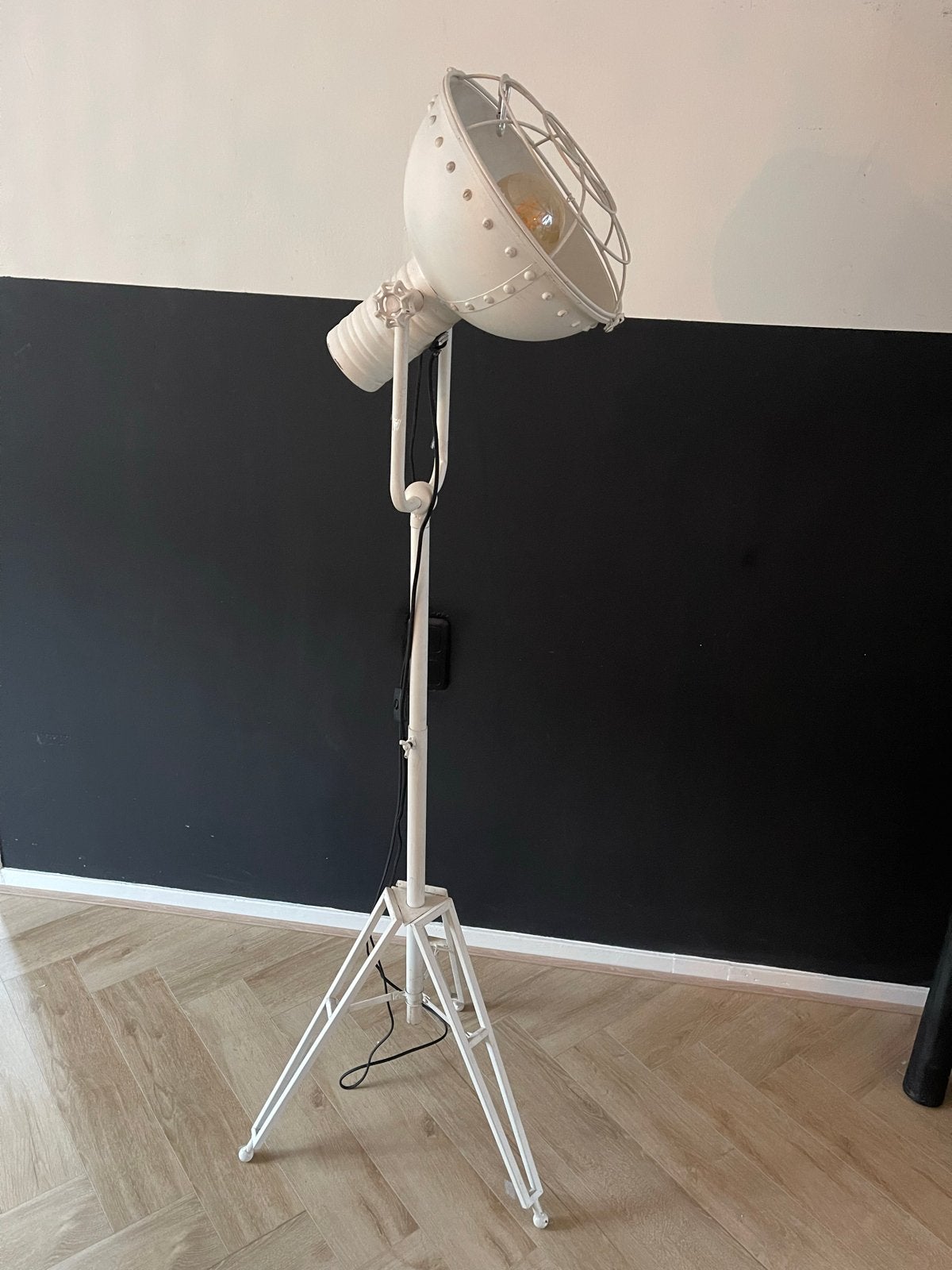 Witte industriële vloerlamp op statief, Ophalen, E27 (groot), Zo goed als nieuw, Metaal