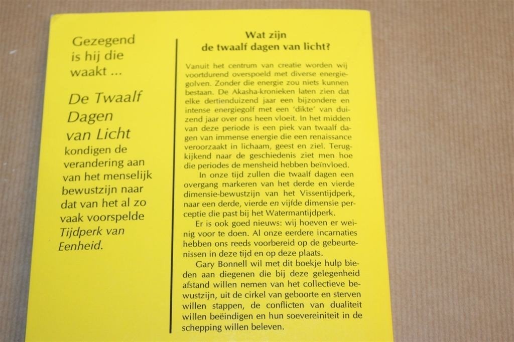 De Twaalf Dagen van Licht — Millennium Voorspellingen 2000, Boeken, Esoterie en Spiritualiteit, Ophalen of Verzenden, Zo goed als nieuw