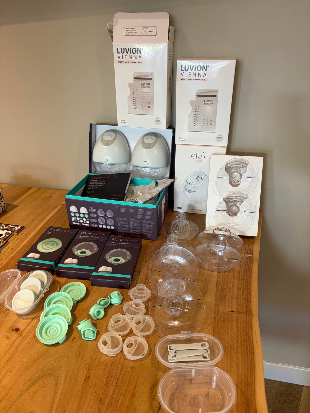 Draadloze Elvie kolfapparaat met accessoires en bewaarzakjes, Ophalen of Verzenden, Gebruikt
