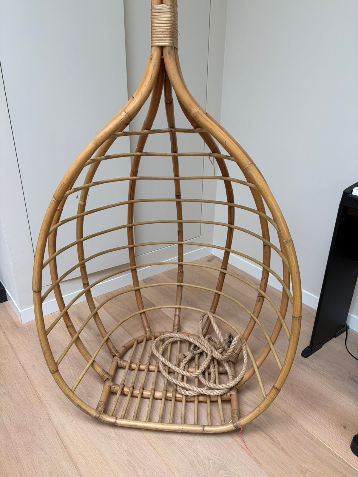 Rotan hangstoel, Huis en Inrichting, Stoelen, Ophalen, Zo goed als nieuw, Bruin, Eén
