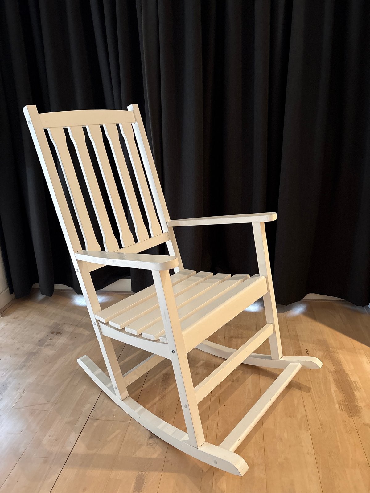 Witte houten schommelstoel, Huis en Inrichting, Ophalen, Wit, Zo goed als nieuw, Eén