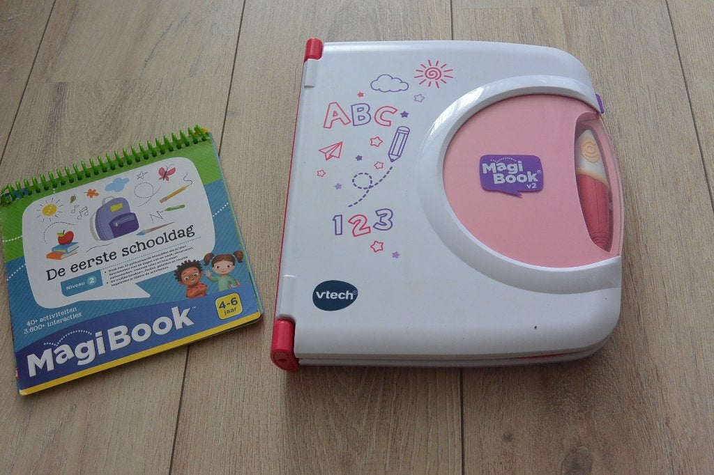 Roze Vtech Magibook inclusief twee boekjes, Ophalen of Verzenden, Gebruikt, 2 tot 4 jaar