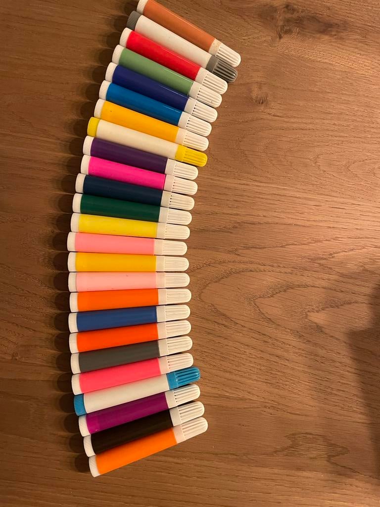 Set van 24 Kleurstiften - Diverse Kleuren, Ophalen of Verzenden, Zo goed als nieuw, Potlood of Stift