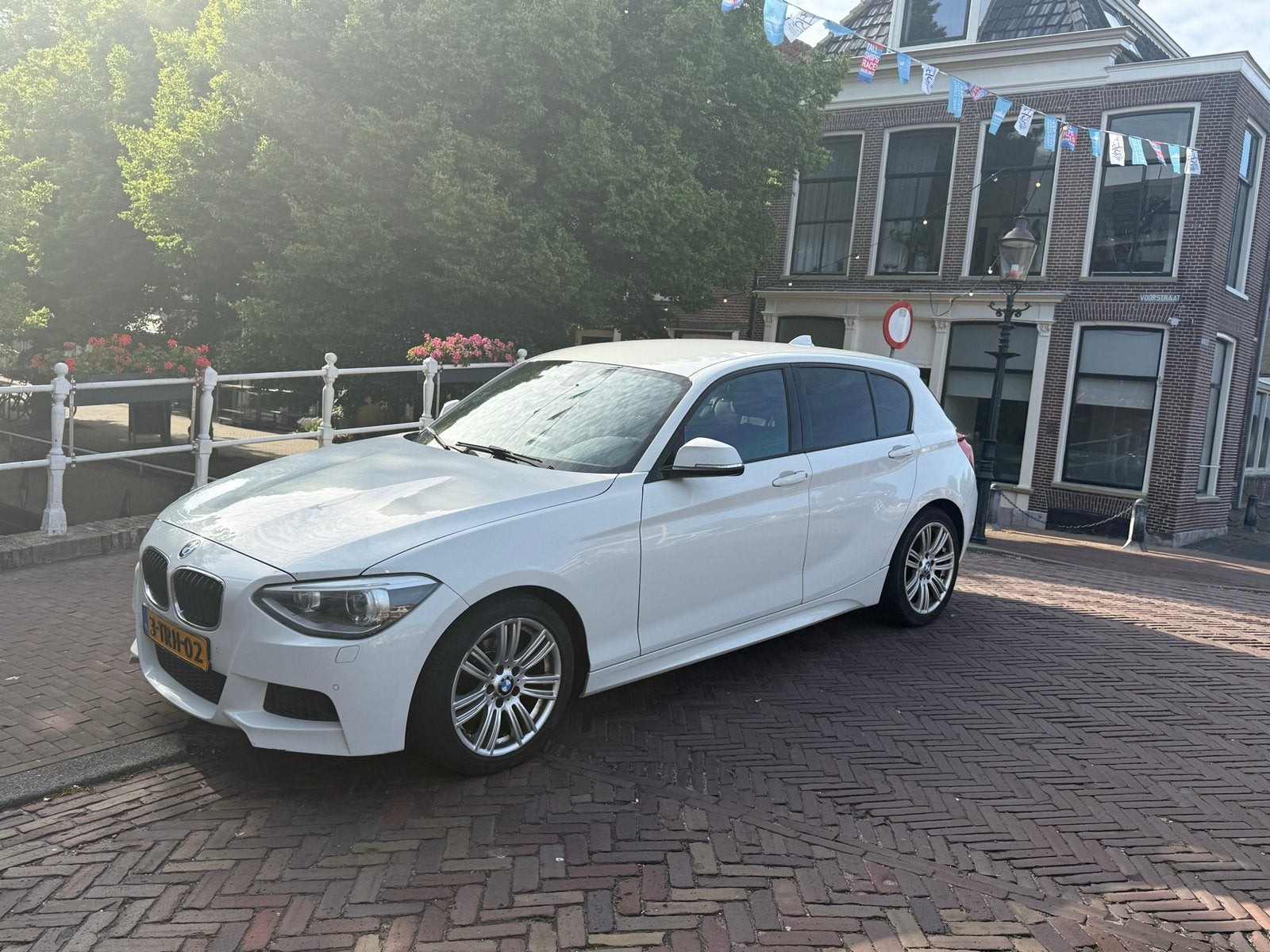 BMW 1-Serie 116i 136PK 5D Aut. 2014 Wit, Auto's, 4 cilinders, Wit, 1200 kg, 650 kg