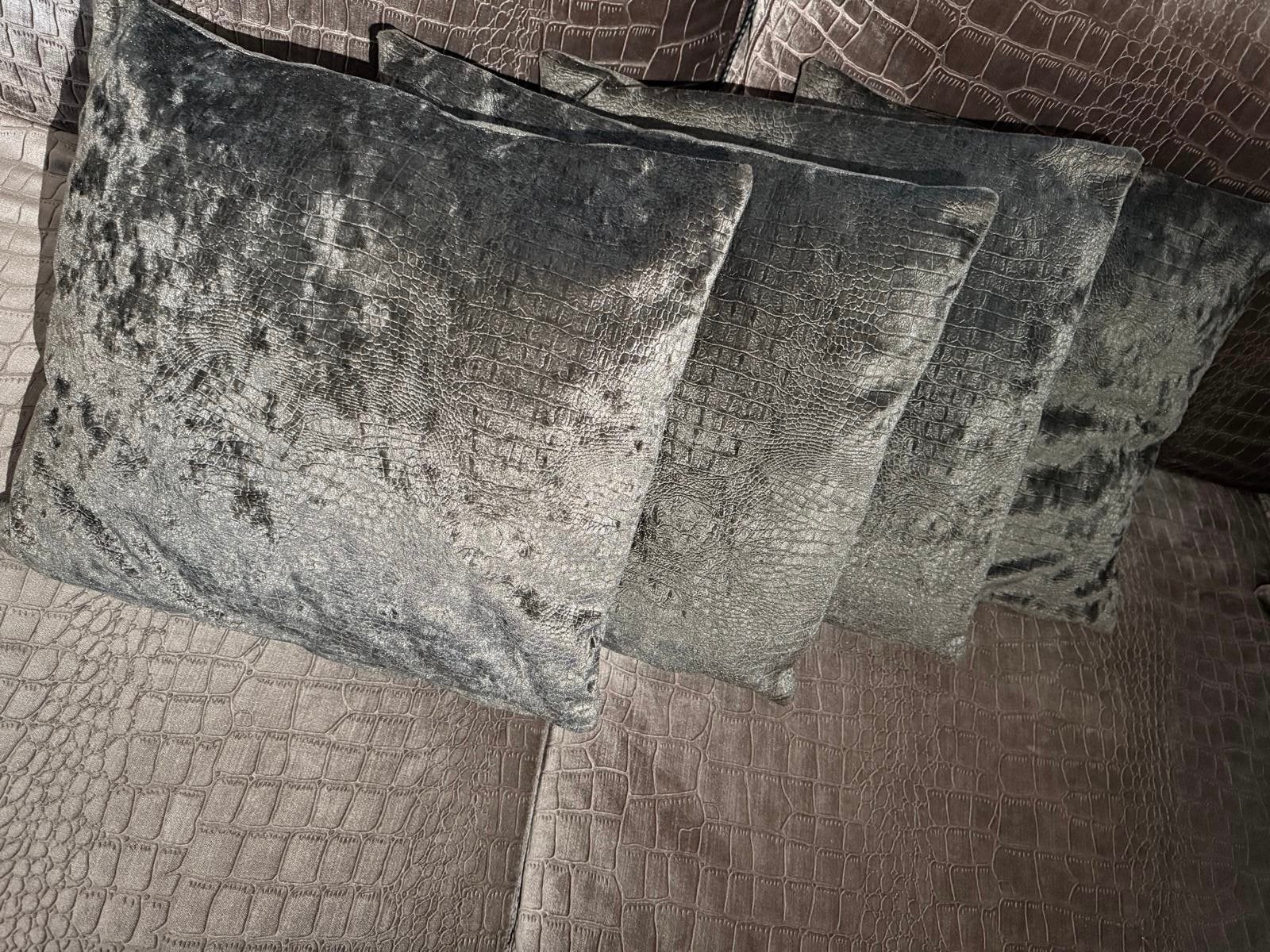 Donkergrijze Croco Velvet Kussens, Gebruikt, Met print, Ophalen of Verzenden, Sierkussen