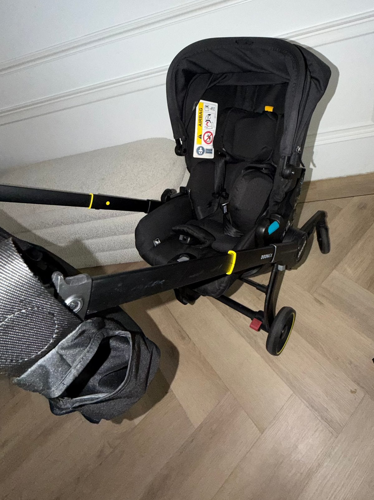 Doona X met tas INCLUSIEF GARANTIE (bon krijg je mee), Ophalen, Zo goed als nieuw, Regenhoes