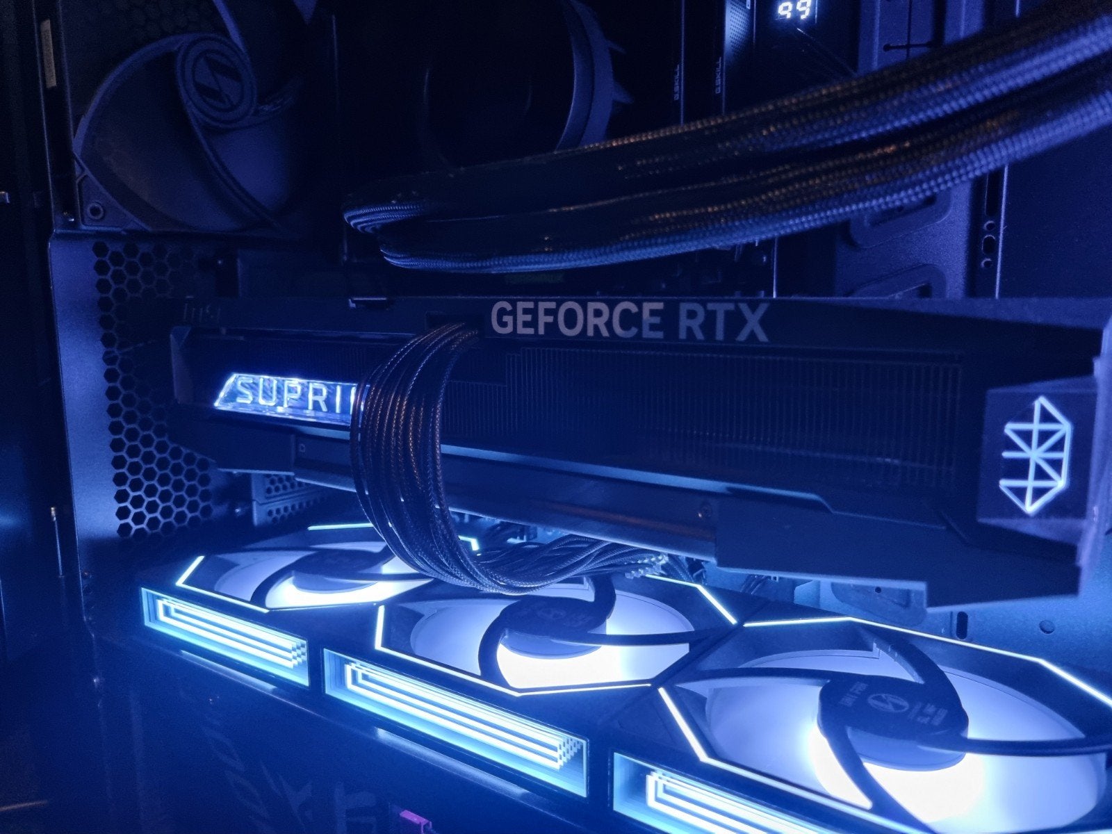 MSI Suprim GeForce RTX 5090 - goed als nieuw met verpakking, Ophalen, Zo goed als nieuw, GDDR6, PCI-Express 4