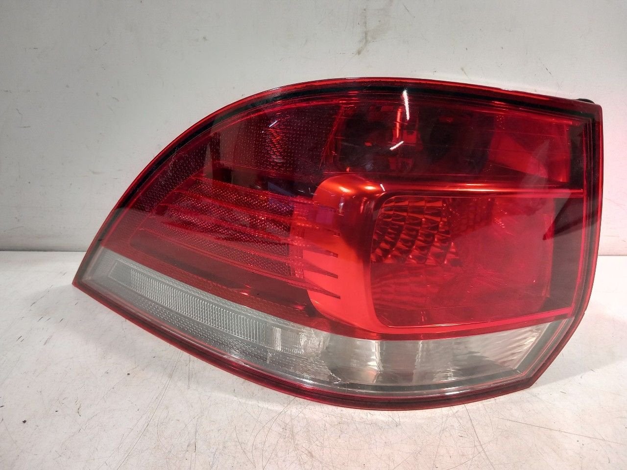 Achterlicht links buiten Volkswagen Golf, Onderdelen@venauto.nl, Van der Ven Autorecycling B.V., Gebruikt, Ettenseweg 76, 4706 PB Roosendaal, The Netherlands