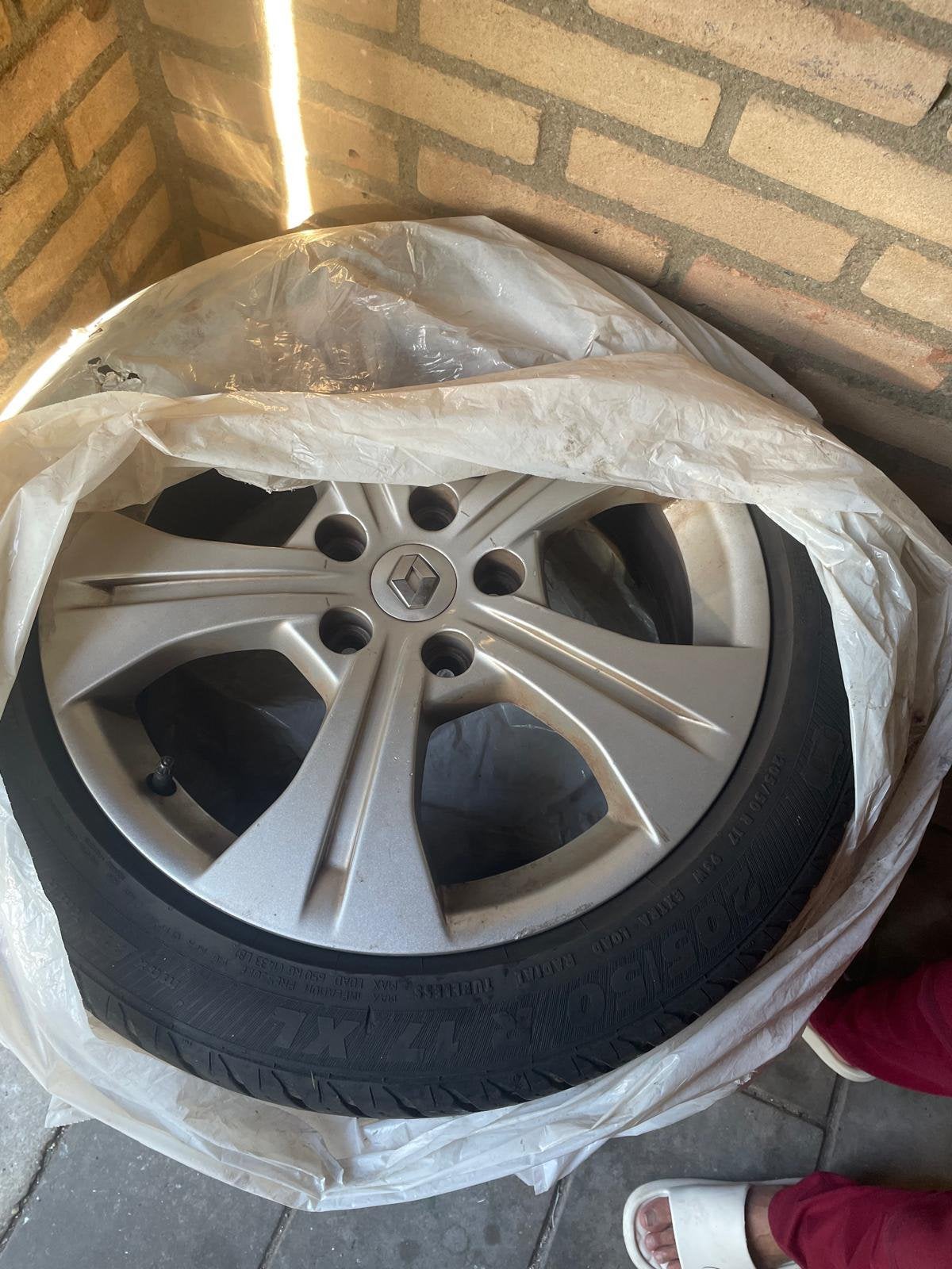 4x 17 inch original renault wheel - condition used, Auto diversen, Ophalen, Gebruikt