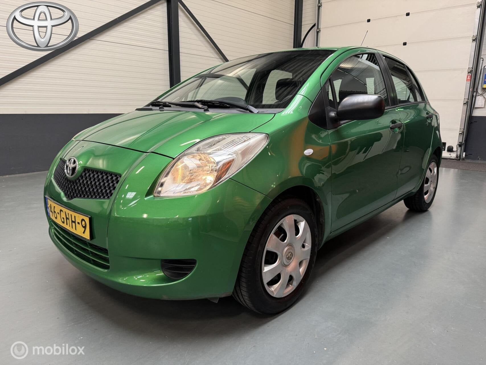 Toyota Yaris 1.3 VVTi Terra 5-drs Airco|Afneembare trekhaak, Auto's, Stof, Zwart, 4 cilinders, Origineel Nederlands