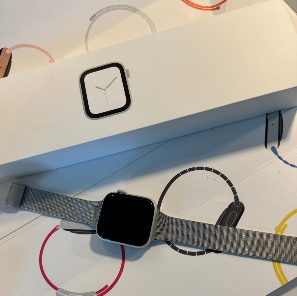 Apple watch series 4, Ophalen of Verzenden, Zo goed als nieuw, Zilver, IOS
