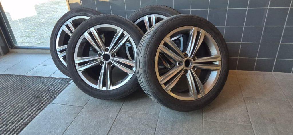VW R-Line velgen 18 inch met banden 215/50R18 – schadevrij, Auto-onderdelen, Banden en Velgen, Ophalen, 18 inch, Band(en), Personenwagen