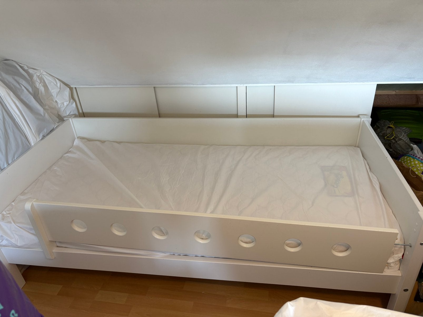 Flexa 1 persoons bed met uitvalbeveiliging, Ophalen, 90 cm, Eenpersoons, Wit