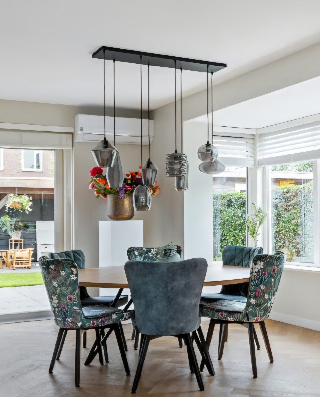 6 of 8 luxe eetkamerstoelen: UrbanSofa by Iva Ness, Prachtig, Ophalen, Zo goed als nieuw
