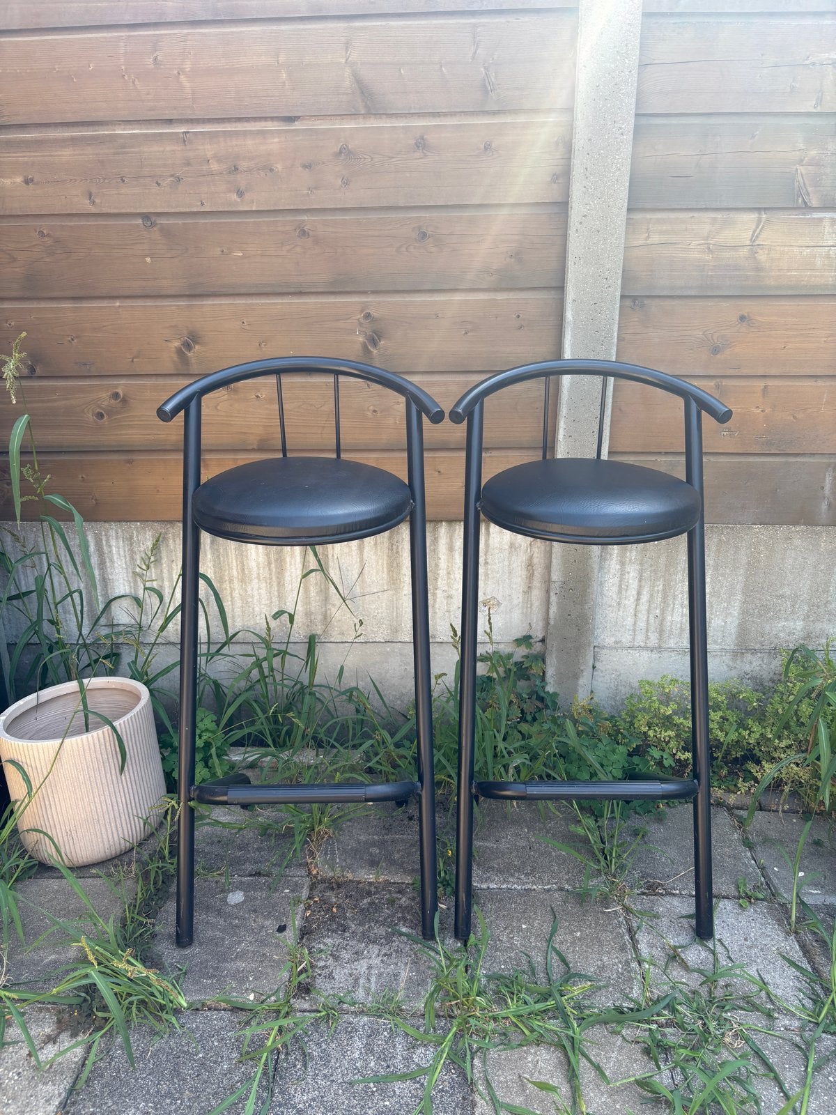 Set van 2 zwarte barkrukken met rugleuning, Gebruikt, Met voetsteun, Ophalen of Verzenden, 90 cm of meer