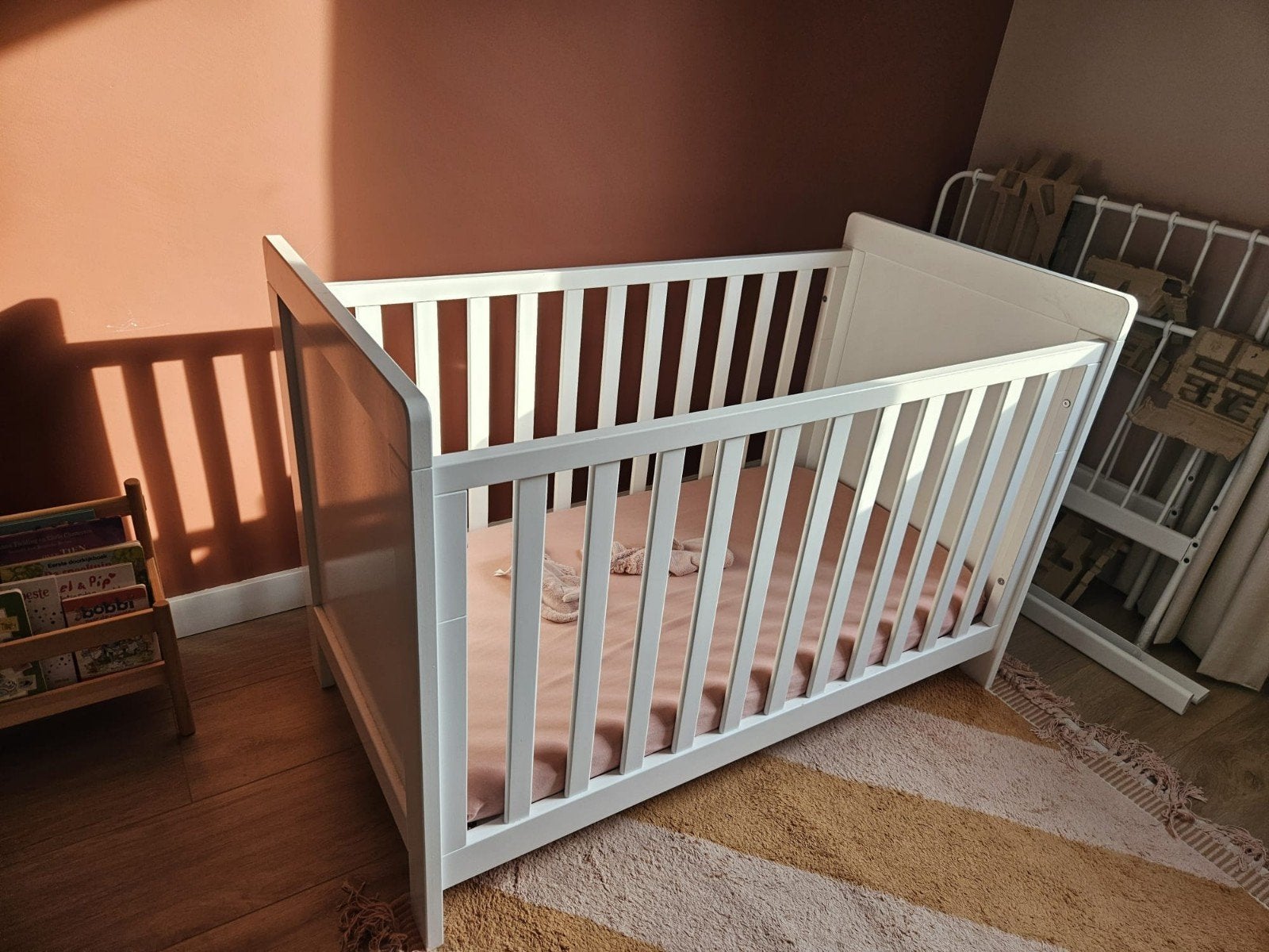 Wit babybedje met lattenbodem en (optioneel) matras, Gebruikt, Minder dan 140 cm, Minder dan 70 cm, Ophalen