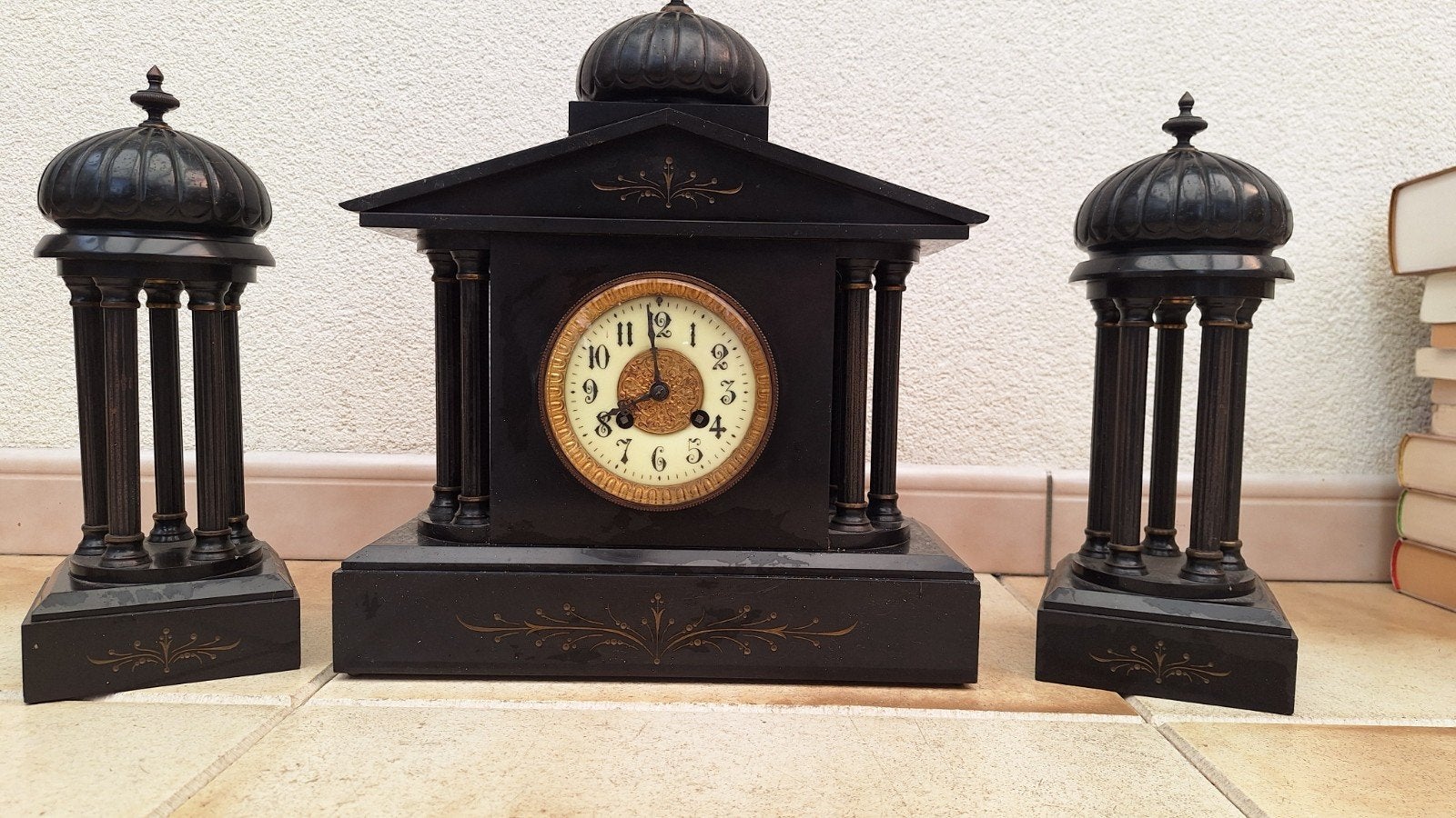 Antieke pendule met zuilen en ornamenten, Ophalen of Verzenden