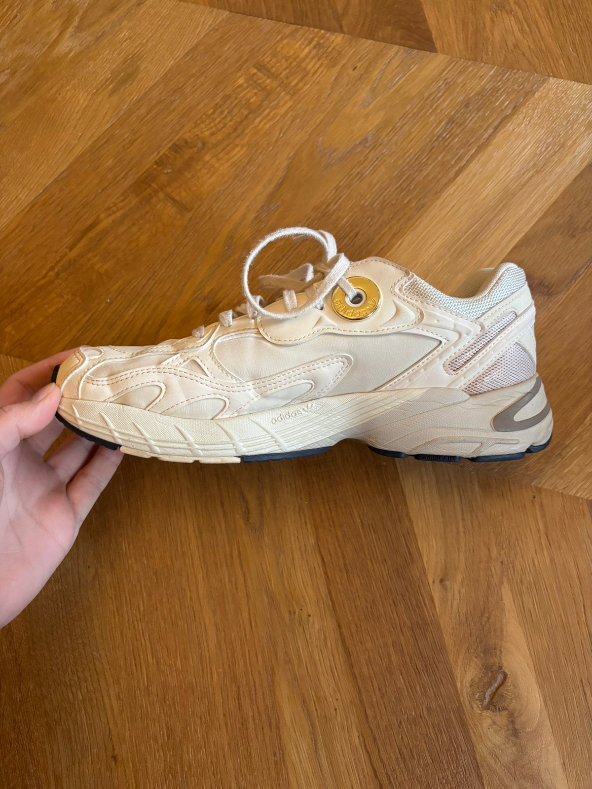 Adidas Astir maat 41,5 beige, Ophalen, Beige, Sneakers of Gympen, Zo goed als nieuw