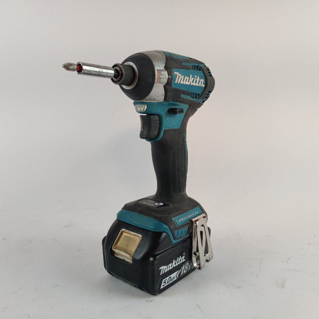 Makita DTD154 Slagschroevendraaier 2025 + 18v 5.0Ah accu, Gebruikt, Ophalen of Verzenden, X, X