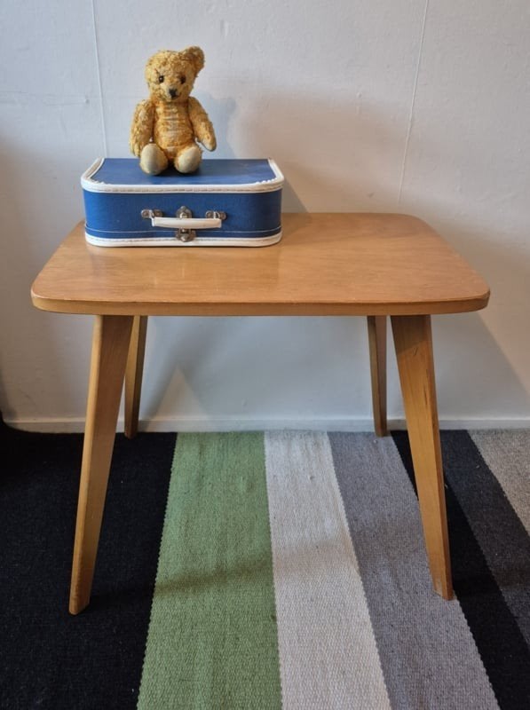 Schilte vintage schooltafeltje en stoeltje, Kinderen en Baby's, Kinderkamer | Tafels en Stoelen, Ophalen, ., Tafel(s) en Stoel(en)