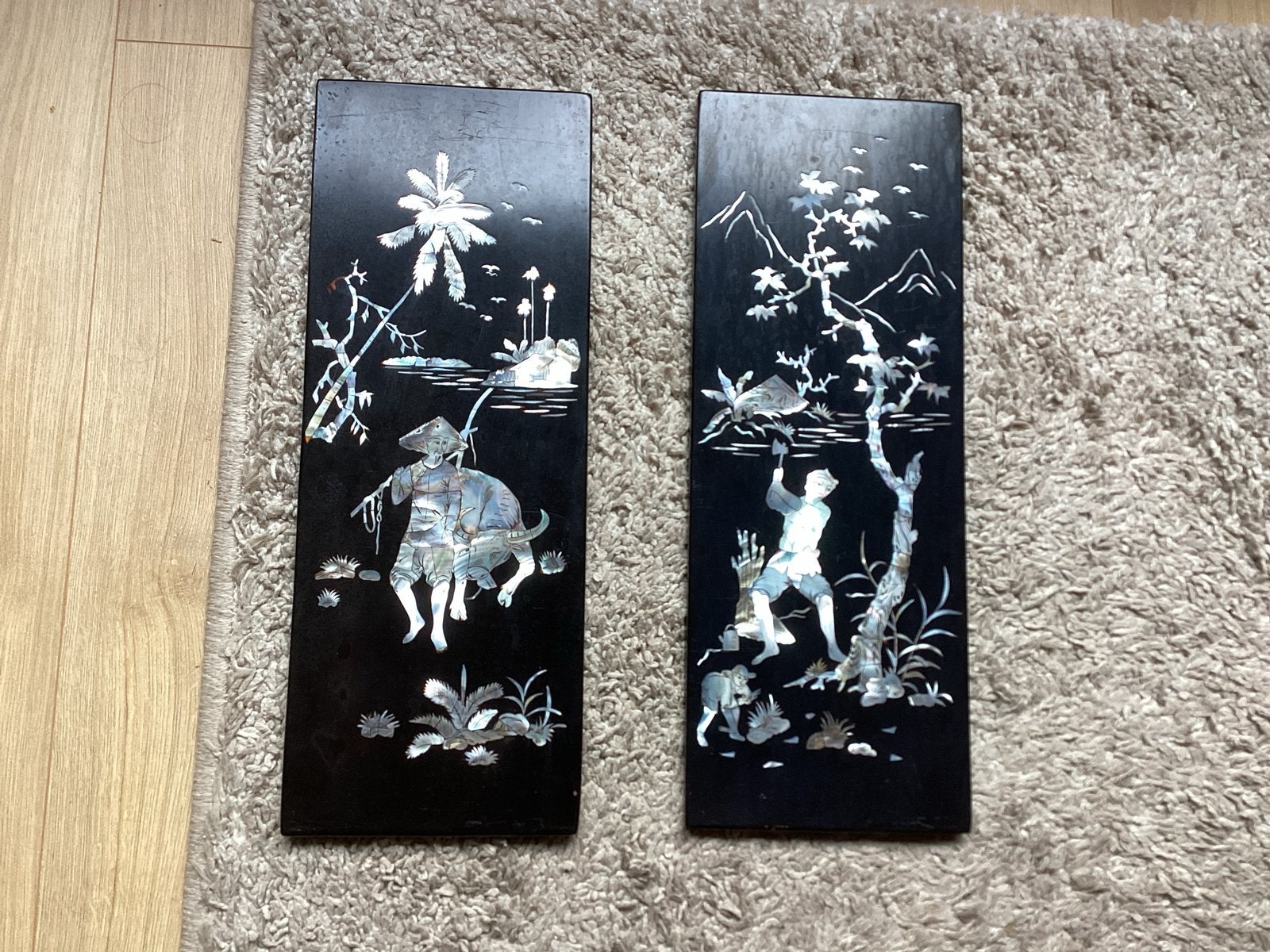 Aziatische wandpanelen met parelmoer inleg 2 stuks € 37,50, Antiek en Kunst, Hout, Wanddecoratie, Ingelegd, Overige herkomsten