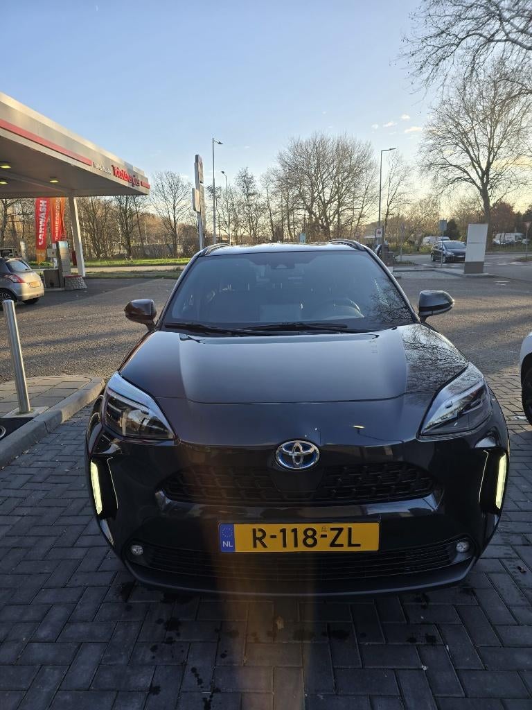Toyota Yaris Cross 1.5 Vvt-i Hybrid 116pk CVT 2023 Zwart, Auto's, Toyota, 750 kg, 4 cilinders, 22 km/l, 550 kg