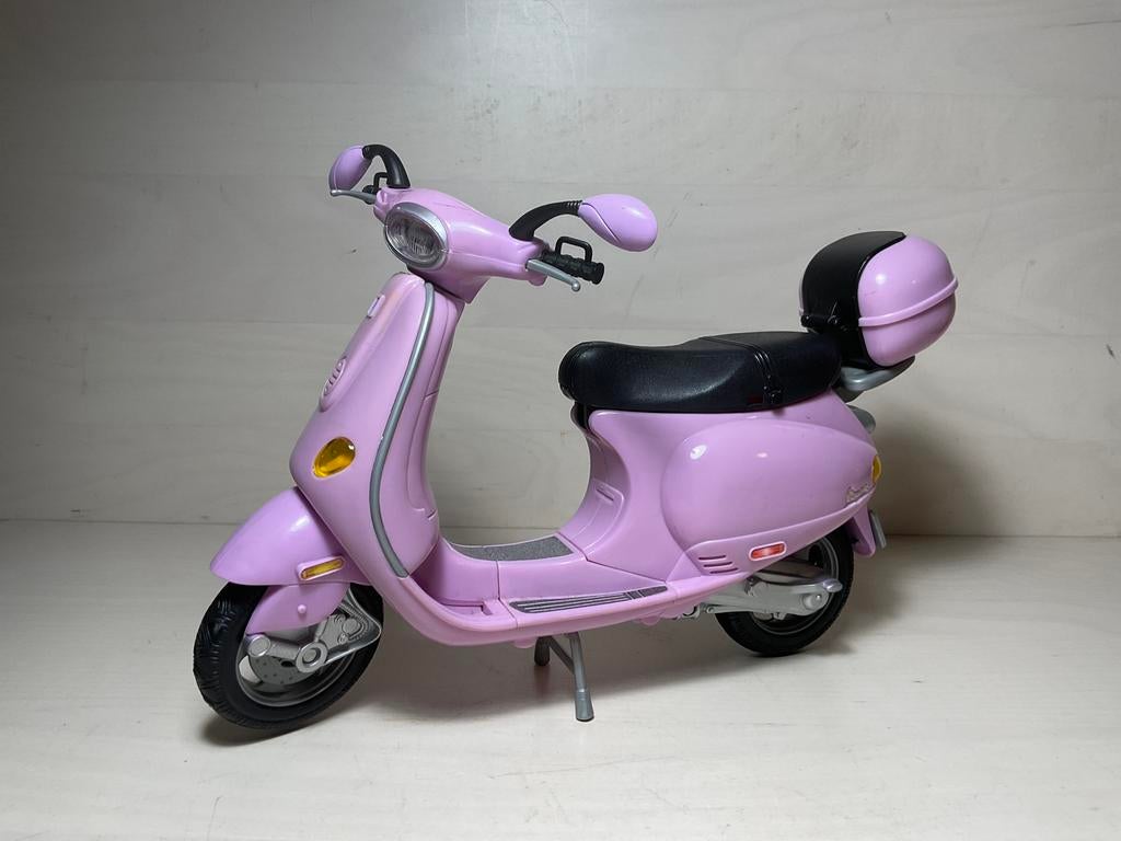 Mattel Barbie Vespa 2002 roze Scooter, Ophalen of Verzenden, Zo goed als nieuw, Barbie
