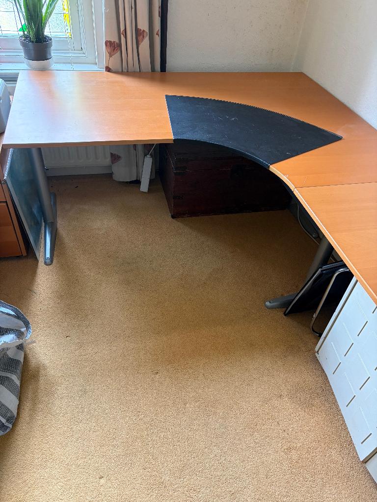 zeer solide IKEA bureau met hoek verlengstuk, Ophalen, Gebruikt, In hoogte verstelbaar, Hout