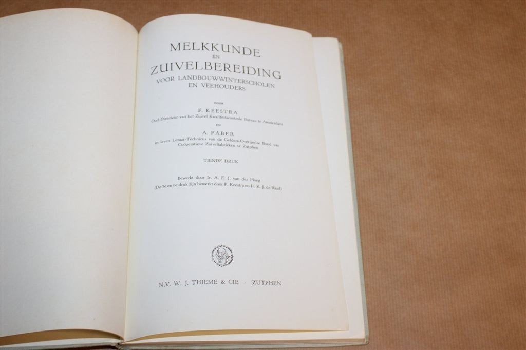 Melkkunde en Zuivelbereiding — Vintage Landbouwboek 1960, Ophalen of Verzenden, Gelezen