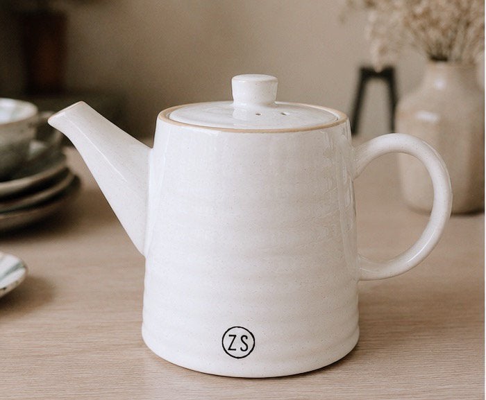 Zusss theepot – gebroken wit / naturel, Huis en Inrichting, Keuken | Servies, Keramiek, Overige typen, Ophalen of Verzenden, Zo goed als nieuw