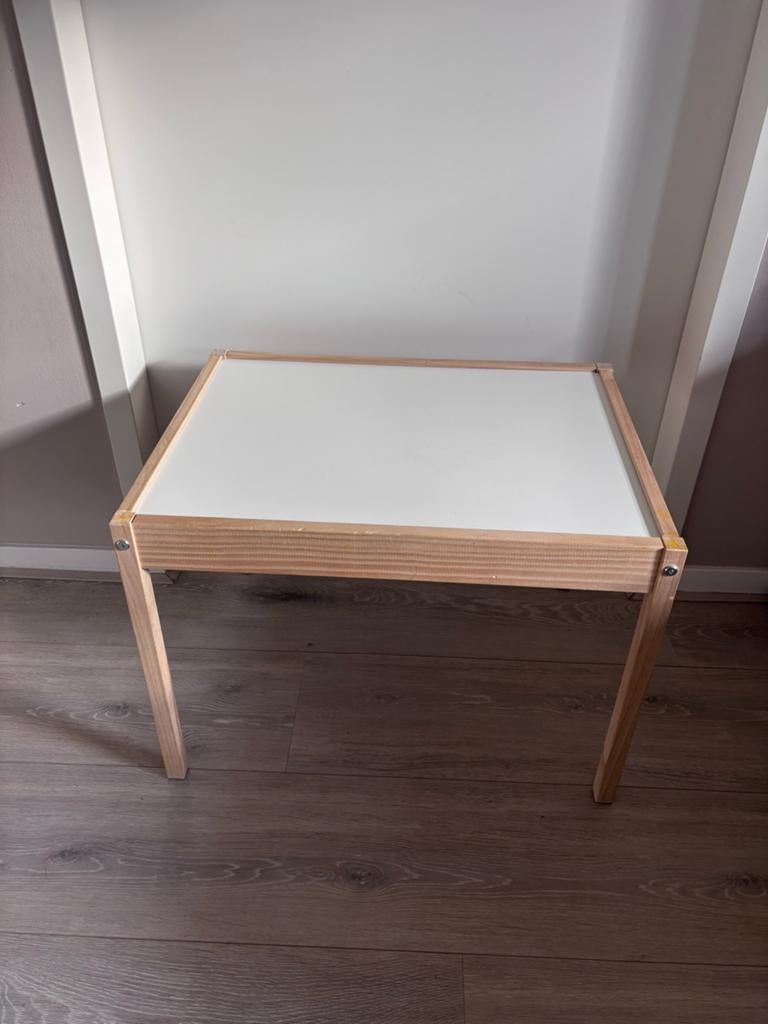 Gratis Ikea kindertafel, Ophalen, Gebruikt, Tafel(s)