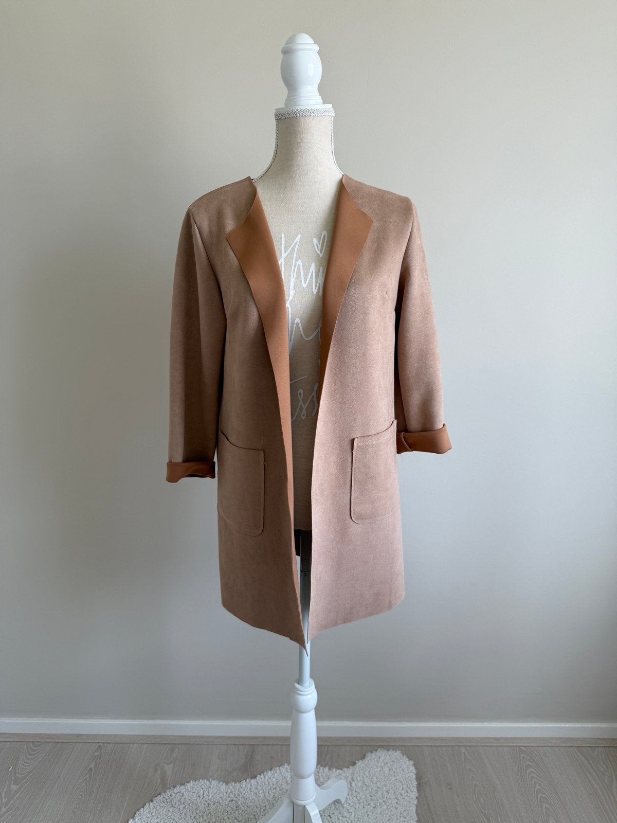 Lange Mantel/Tussenjas Beige/Bruin, Ophalen of Verzenden, Zo goed als nieuw, Maat 38/40 (M), Bruin