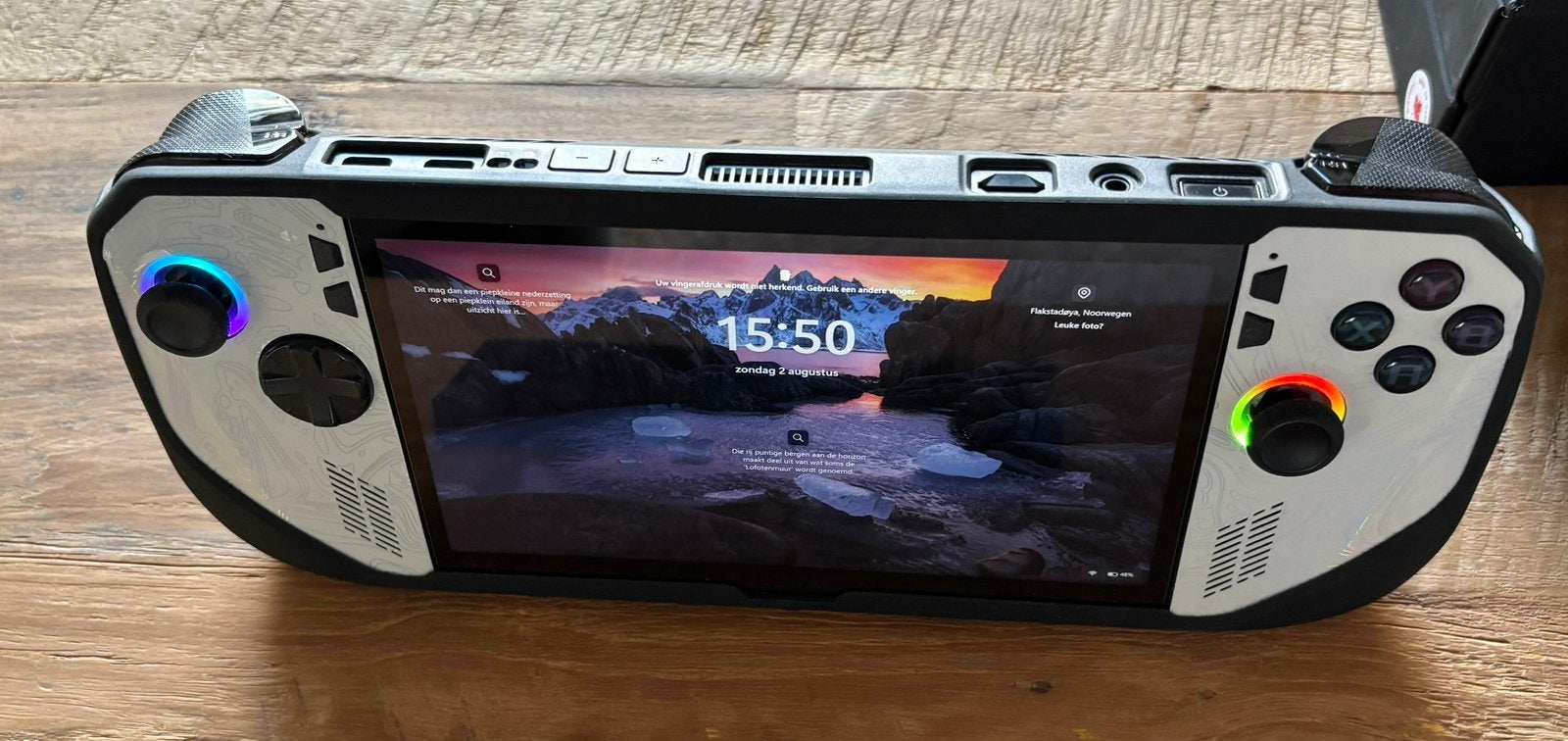 Asus rog ally X met dbrand, Ophalen of Verzenden, Zo goed als nieuw