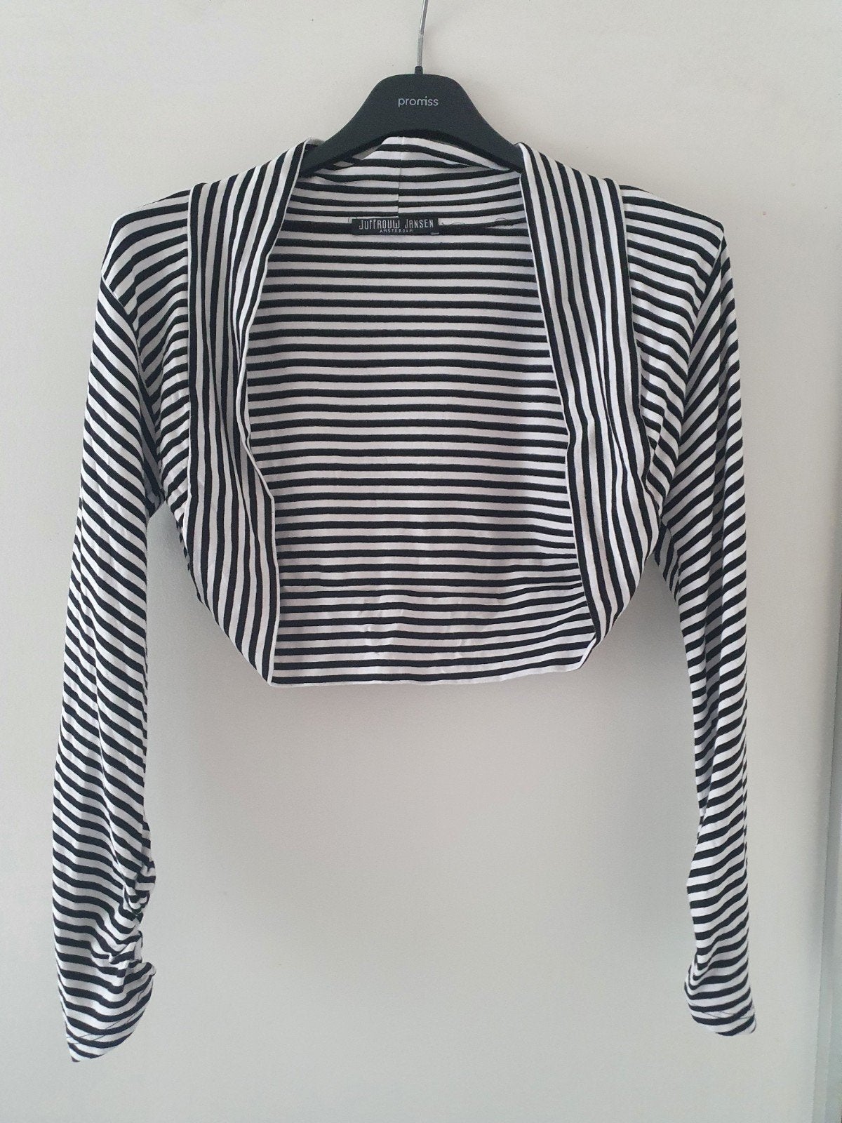Zgan! zwart/wit gestreepte bolero van Juffrouw Jansen 44/46, Verzenden, Zwart, Maat 46/48 (XL) of groter, Zo goed als nieuw