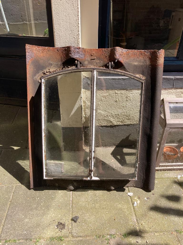 Antiek dakraam van gietijzer, Ophalen