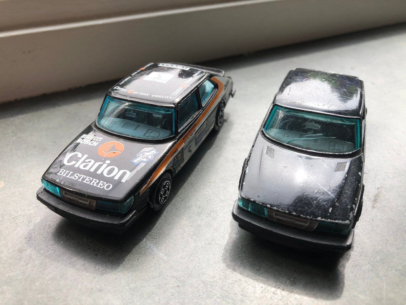 2 x Saab 900 Turbo modelautootjes van Bburago / Burago, Ophalen of Verzenden, Gebruikt, Auto, Overige merken