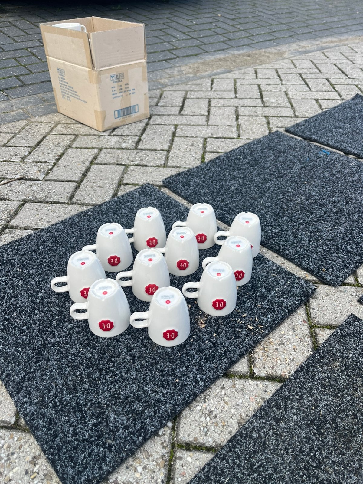 71x DOUWE EGBERTS KOFFIEKOPJES, Ophalen of Verzenden, Zo goed als nieuw, Overige stijlen, Kop(pen) en/of Schotel(s)