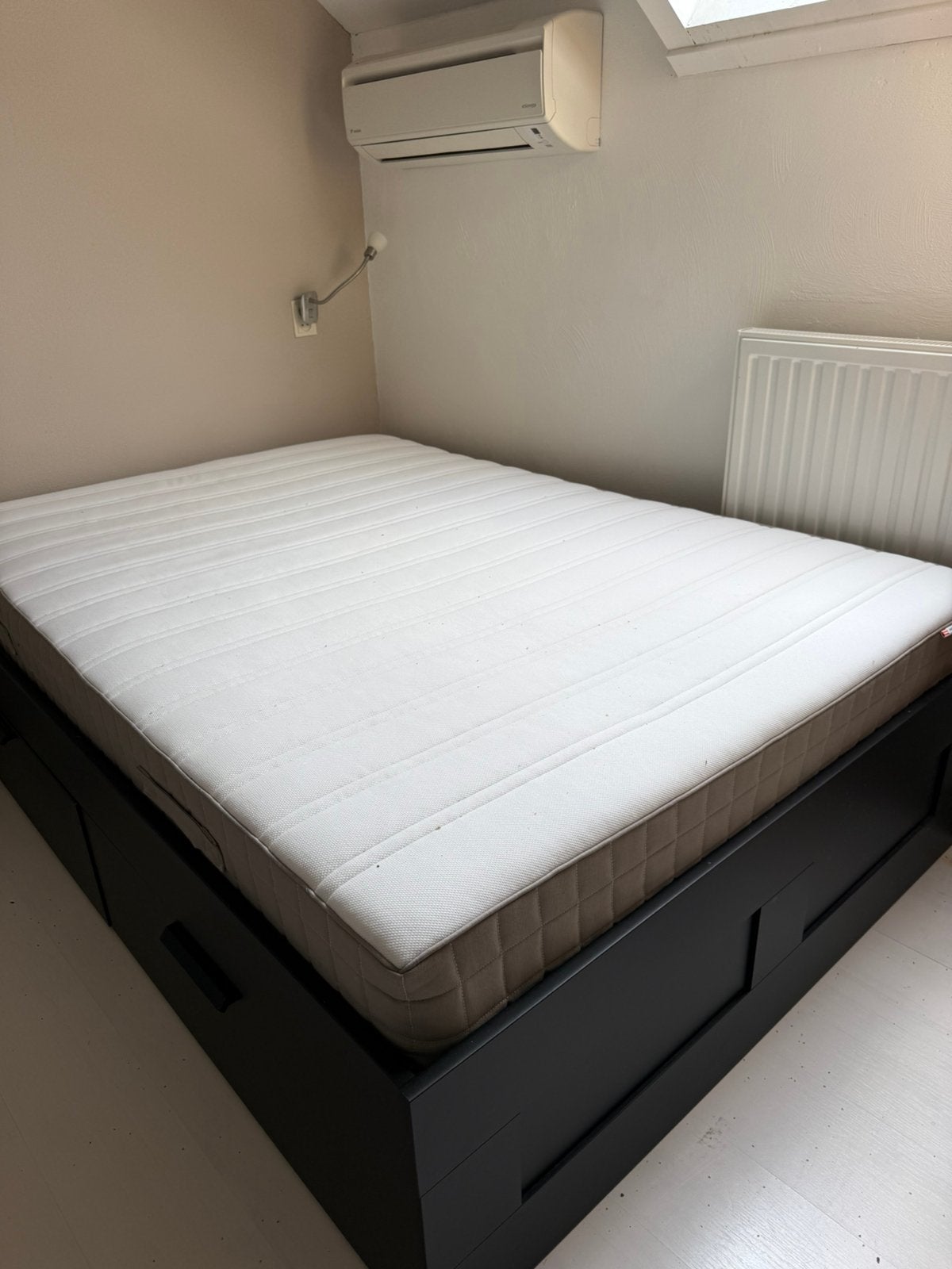IKEA twijfelaar + matras, Huis en Inrichting, Ophalen, Zwart, 140 cm, Zo goed als nieuw