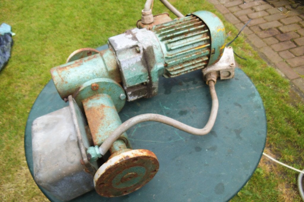 Te  koop vertragingsmotor 220/380 type zie foto 2, Doe-het-zelf en Verbouw, Ophalen, Gebruikt, Elektromotor, 1800 rpm of meer